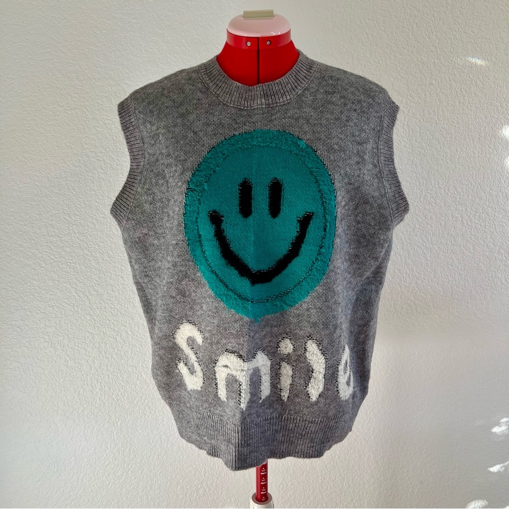 The Greii Gray Sweater Vest Smiley Face Size Small